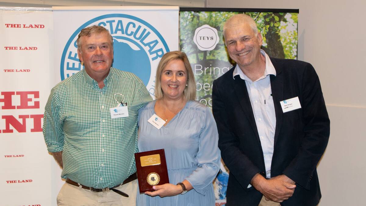 Rusell and Tanya Menzies, Mangoplah, with sponsor Matt Bolger from Riverina Stockfeeds. Photo: Kate Loudon Rusell and Tanya Menzies, Mangoplah, with sponsor Matt Bolger from Riverina Stockfeeds. Photo: Kate Loudon