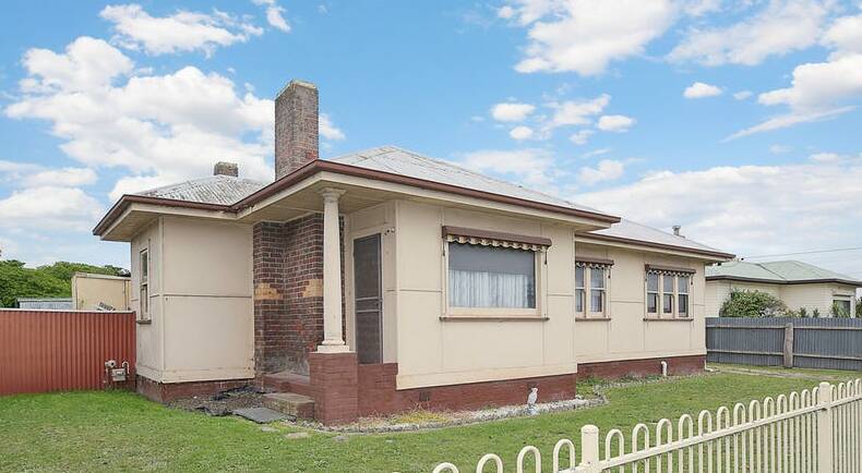 Renovator's delight at Colac. Renovator's delight at Colac.