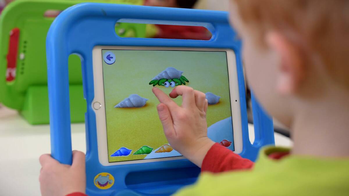 Three quarters of educators say big workloads undermine service quality and affect kids as a result. (Lukas Coch/AAP PHOTOS)