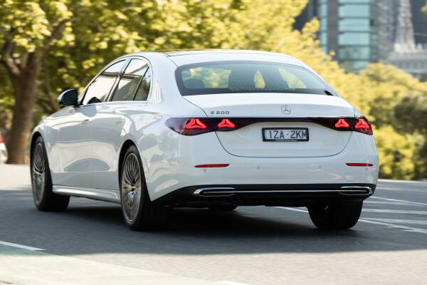 Features 2 - e W214-generation