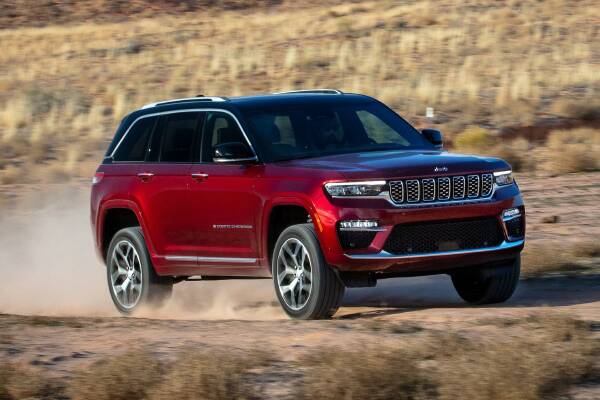 Jeep cuts production as SUVs pile up at US dealers - report