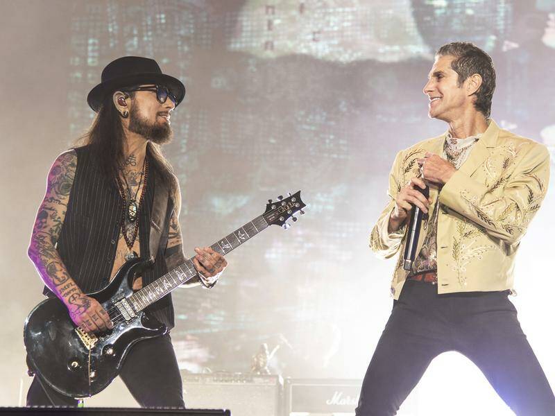 Dave Navarro and Perry Farrell are duking it out in court amid claims of assault onstage. Photo: AP PHOTO