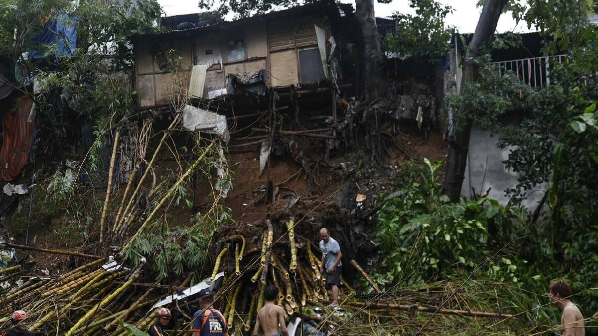 The stormy weather has left almost 3000 houses damaged in Philippines. (EPA PHOTO) The stormy weather has left almost 3000 houses damaged in Philippines. (EPA PHOTO)