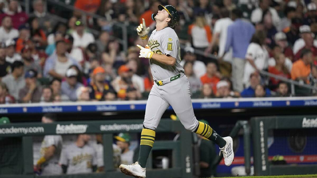 Kurtz points to above after achieving his amazing feat. (AP PHOTO)
