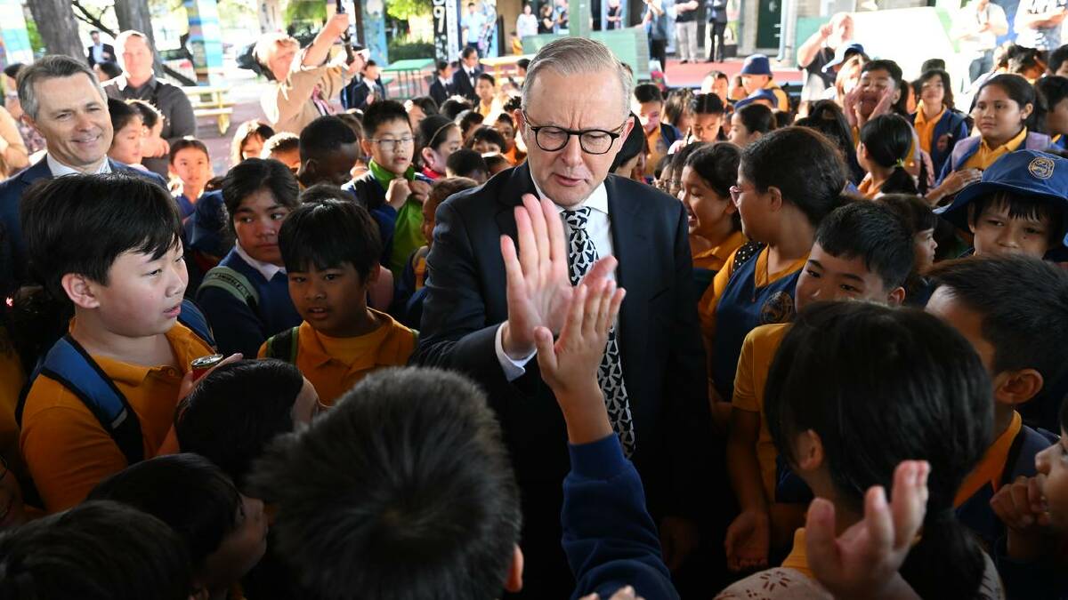 There were high-fives and cheers all round as Anthony Albanese visited the school. (Lukas Coch/AAP PHOTOS) There were high-fives and cheers all round as Anthony Albanese visited the school. (Lukas Coch/AAP PHOTOS)
