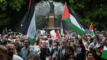 Crowds at a pro-Palestine rally want Australia to sanction Israel for denying aid to starving Gazans Photo: Dean Lewins/AAP PHOTOS