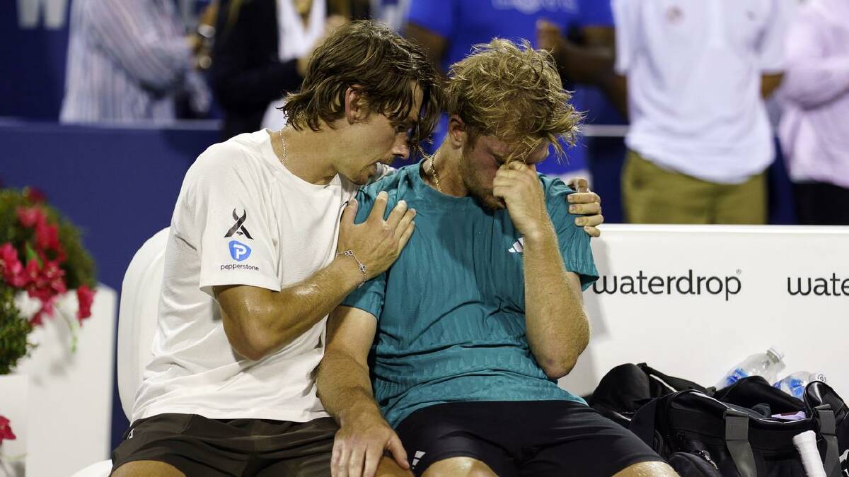 Alex de Minaur tries to make Alejandro Davidovich Fokina feel better after his loss. (EPA PHOTO) Alex de Minaur tries to make Alejandro Davidovich Fokina feel better after his loss. (EPA PHOTO)