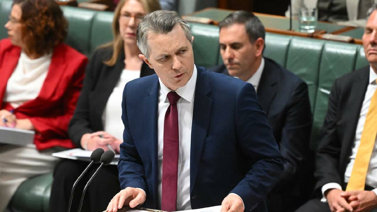 The government must do everything it can to guarantee children's safety, Jason Clare says. (Lukas Coch/AAP PHOTOS)