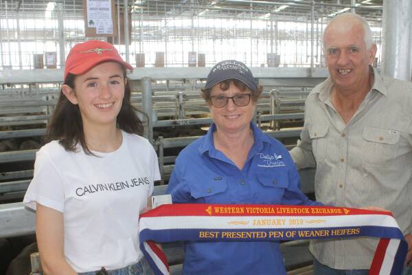 Margaret and John Hallyburton, with daughter Emma were awarded the best presented ribbon for a yard of their Boirado Angus heifers. They also donated two steers raising $2560 for the Dolly's Dream foundation. 